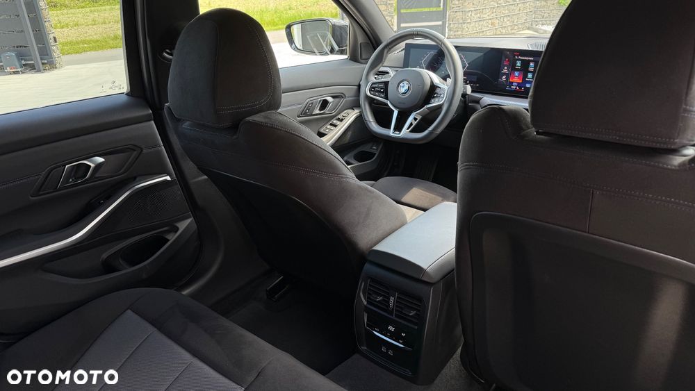 BMW Seria 3 330i xDrive M Sport sport - 23