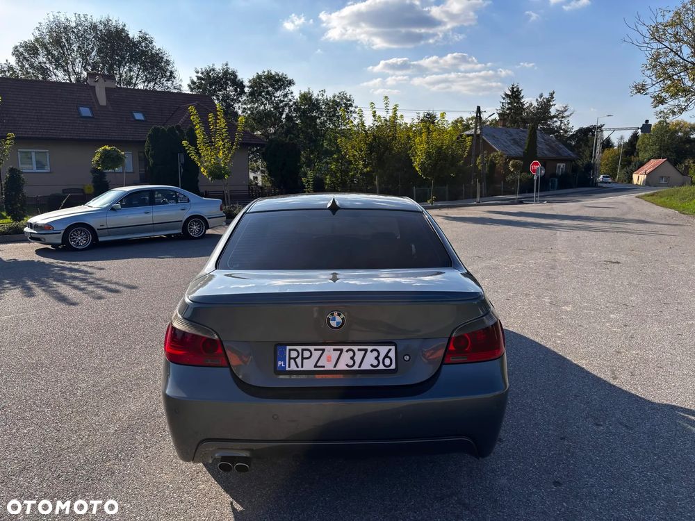 BMW Seria 5 523i - 5