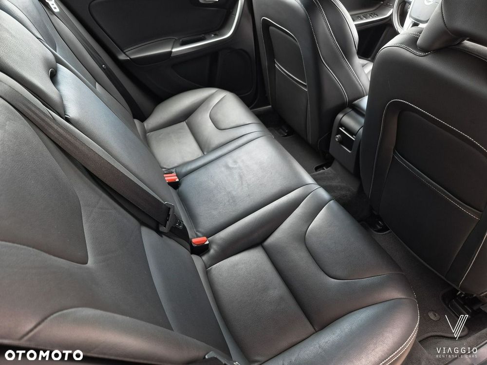 Volvo V60 D3 Momentum - 16