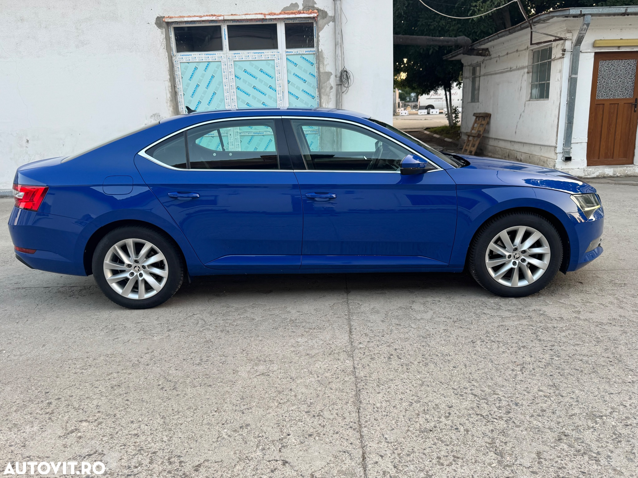 Skoda Superb 2.0 TDI Ambition - 10