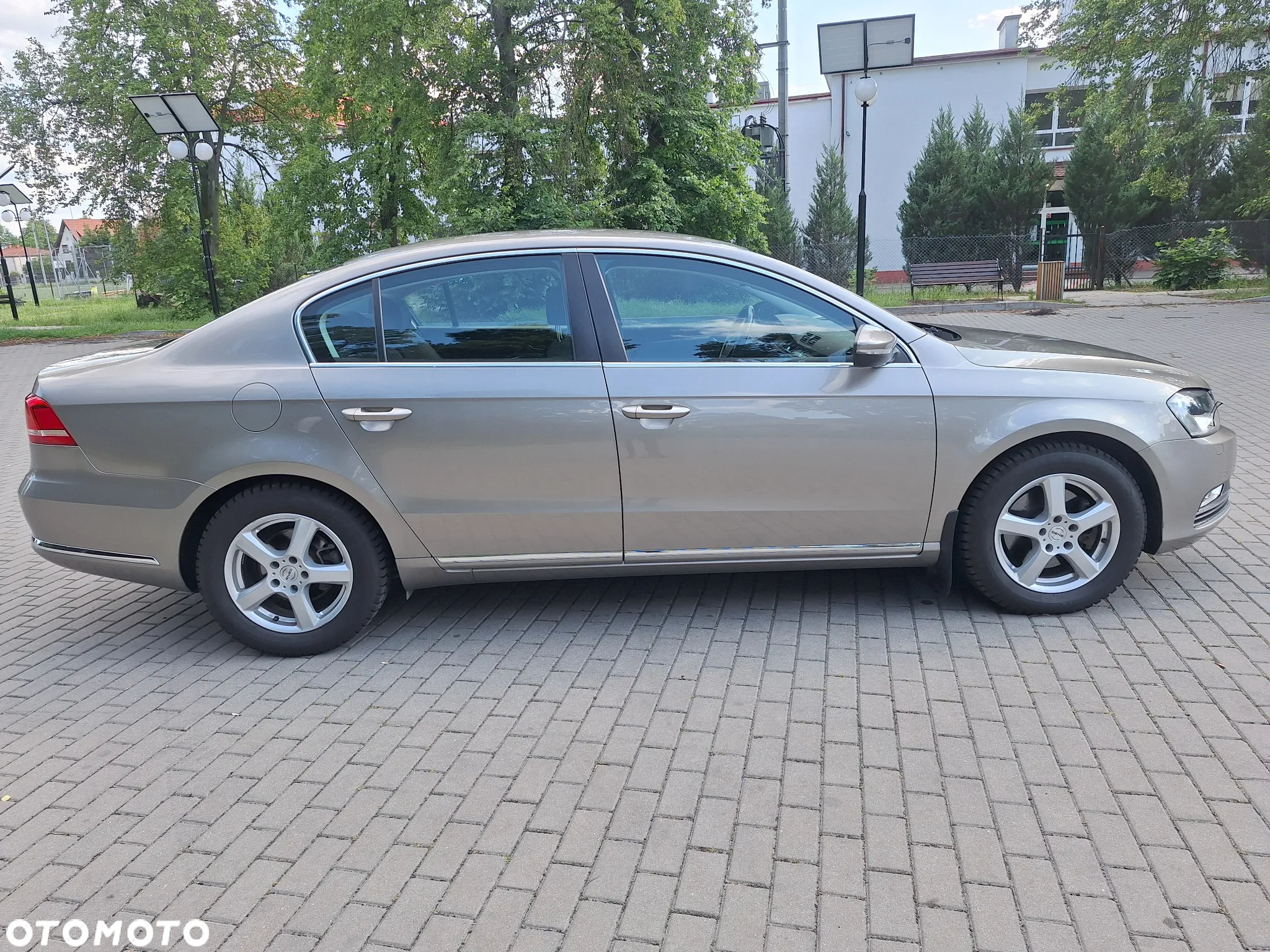 Volkswagen Passat 2.0 TDI Trendline - 16