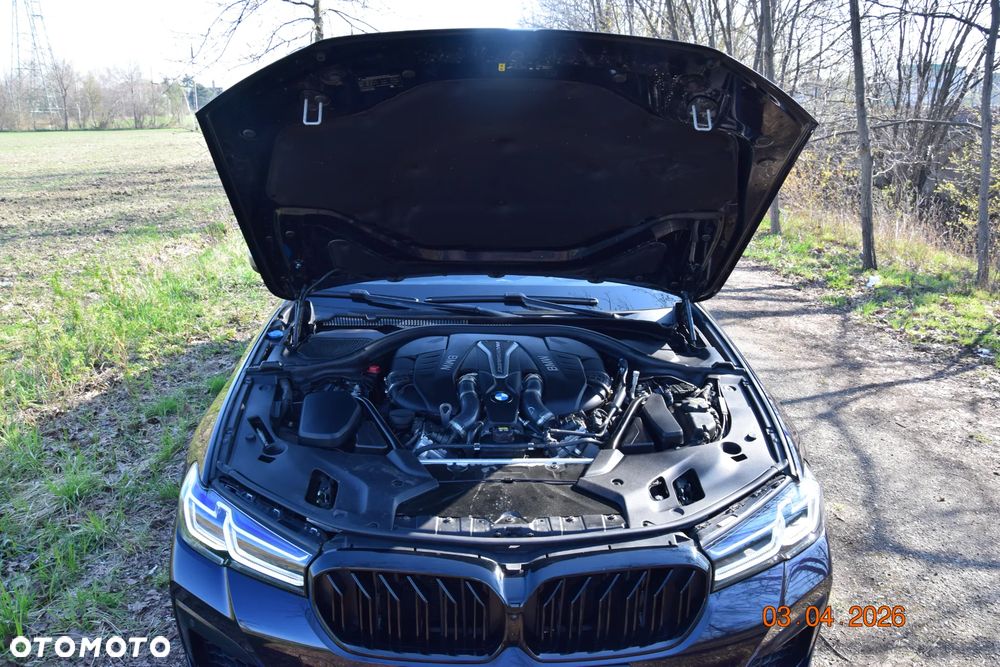 BMW Seria 5 M550i xDrive sport - 31
