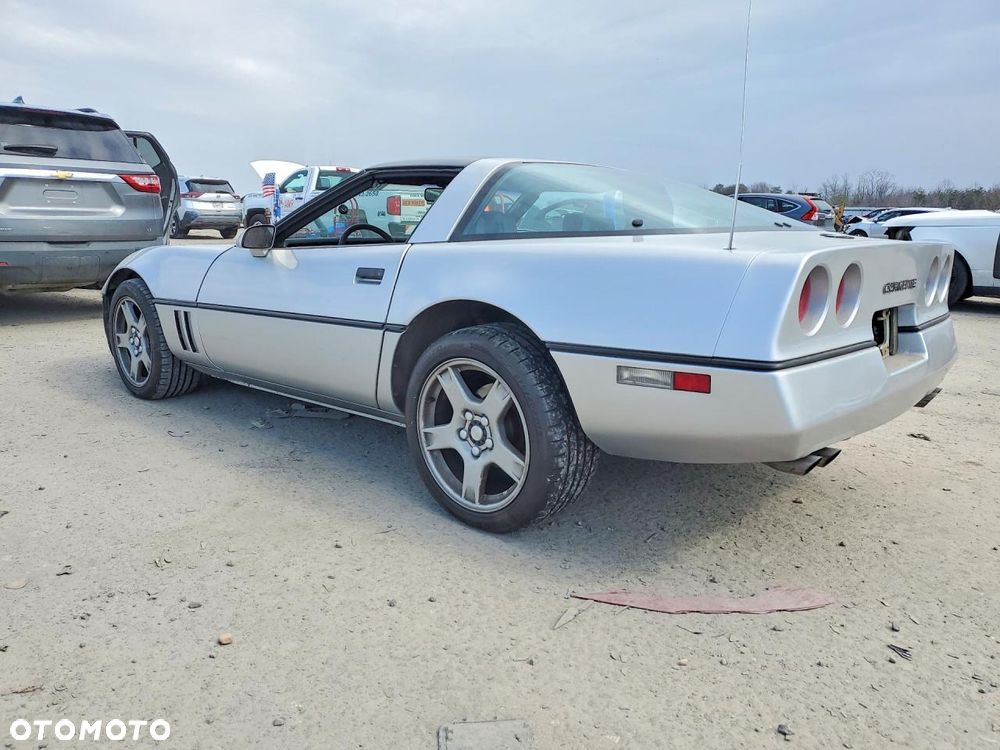 Chevrolet Corvette - 4