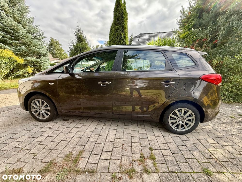 Kia Carens - 5
