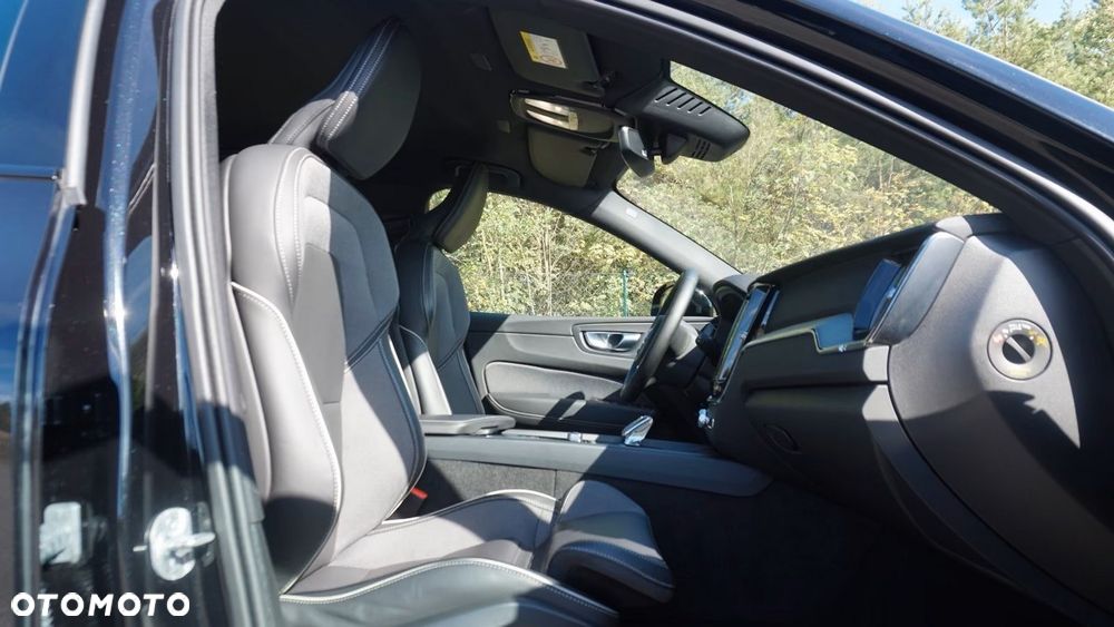 Volvo XC 60 B5 B AWD Plus Black Edition - 11