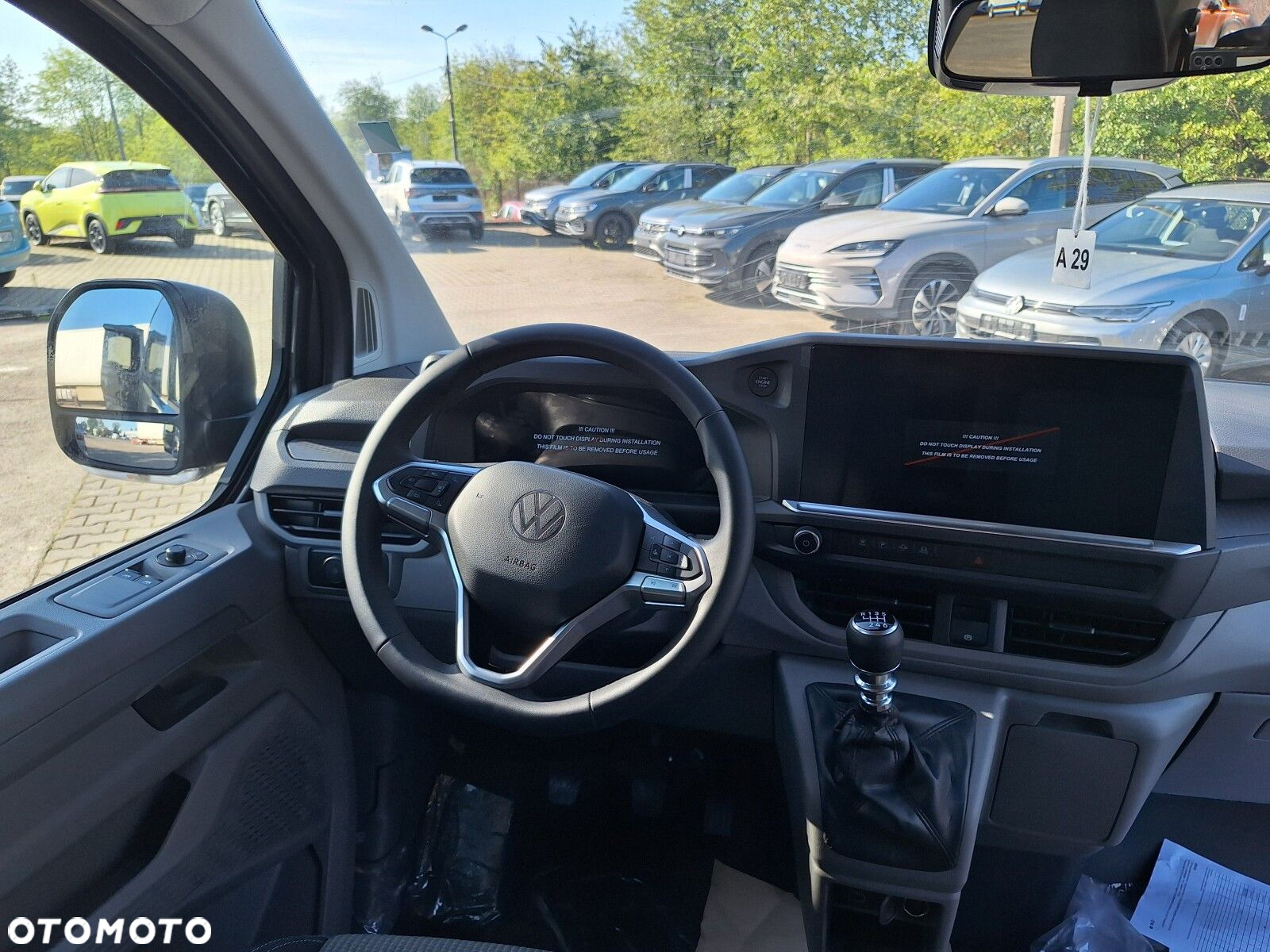 Volkswagen Caravelle - 13