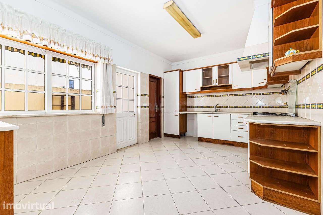 Apartamento T3 com garagem, centro de Lagoa - Grande imagem: 4/20