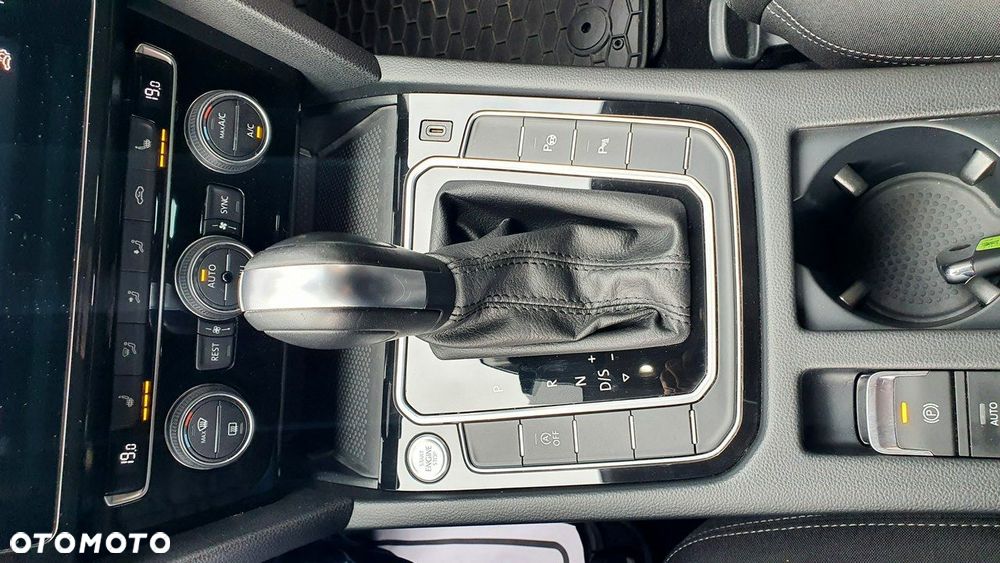 Volkswagen Passat - 32