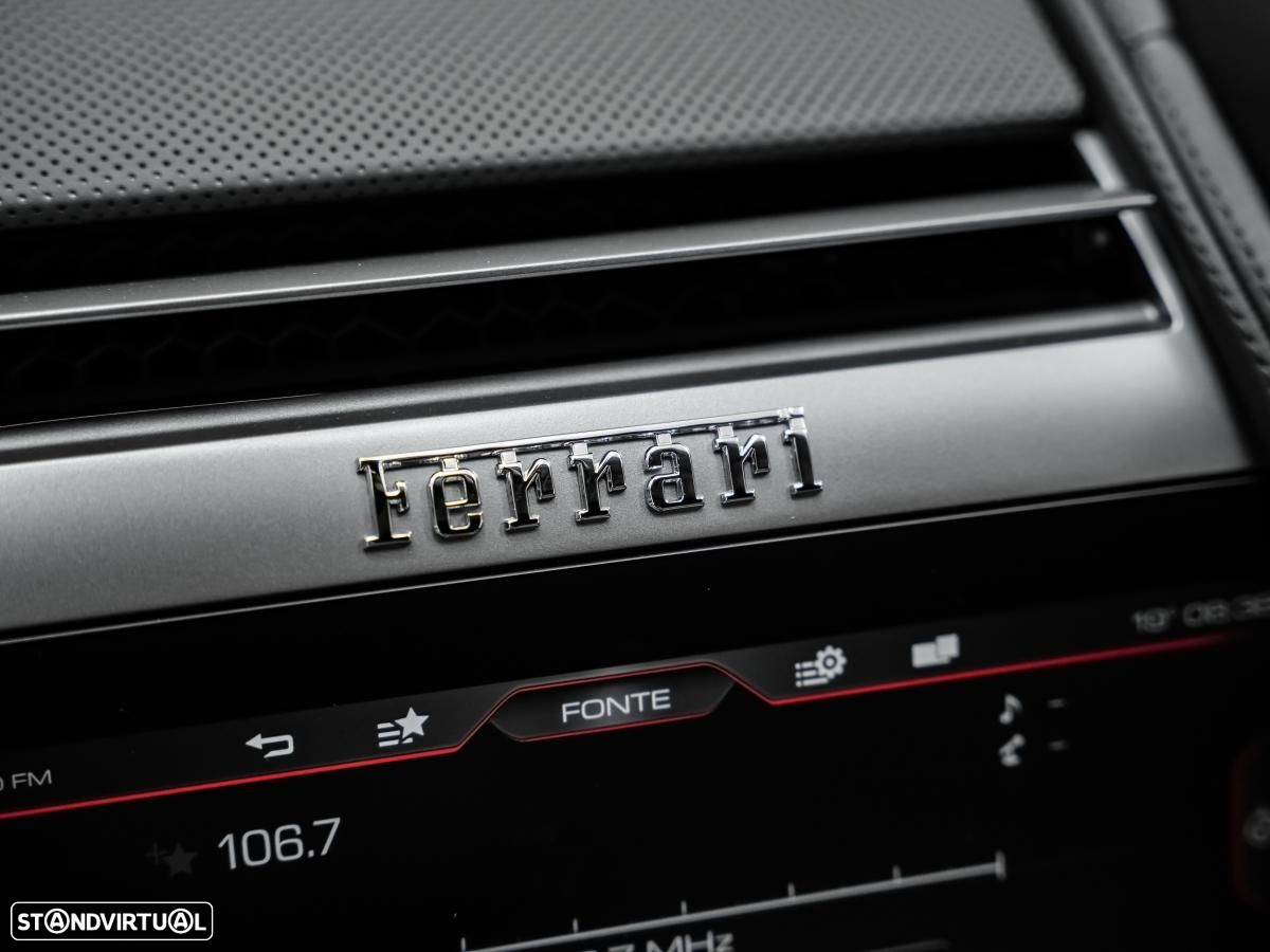 Ferrari GTC4 Lusso - 30