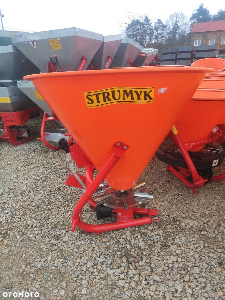 Rozsiewacz nawozu do nawozów Strumyk Tytan 400L 600L 800L 1000L 1200L - 3