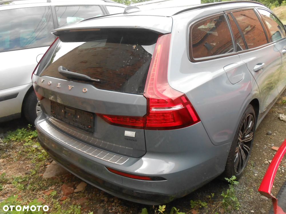 Volvo V60 T8 AWD Ultra Dark - 2