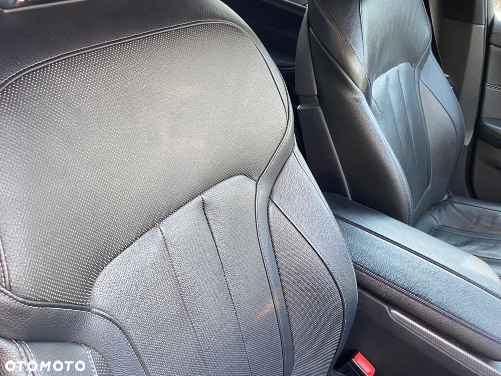 BMW Seria 5 M550i xDrive sport - 23