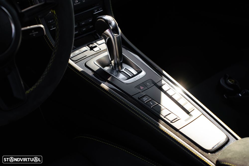 Porsche 718 Cayman GT4 PDK - 35
