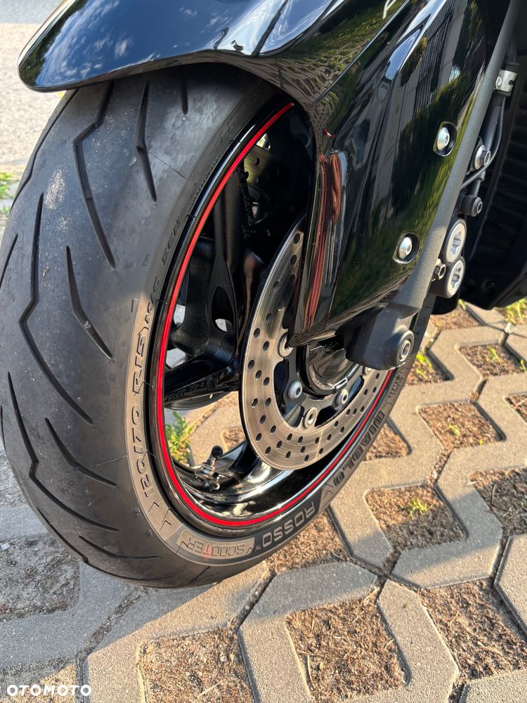 Yamaha Tmax - 10