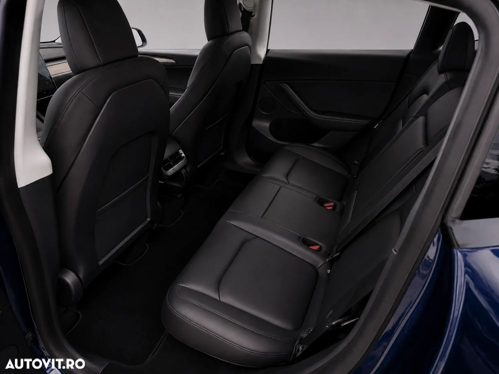 Tesla Model Y - 10