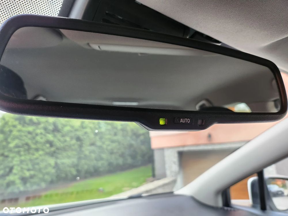 Toyota Avensis - 12