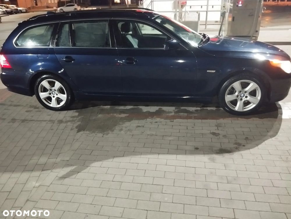 BMW Seria 5 525i xDrive - 4