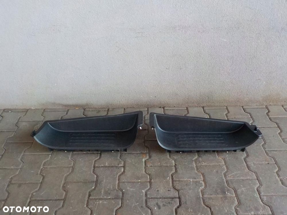 VW T5 PRÓG STOPIEŃ DRZWI ODSUWANYCH PRZEDNICH PRAWYCH LEWYCH