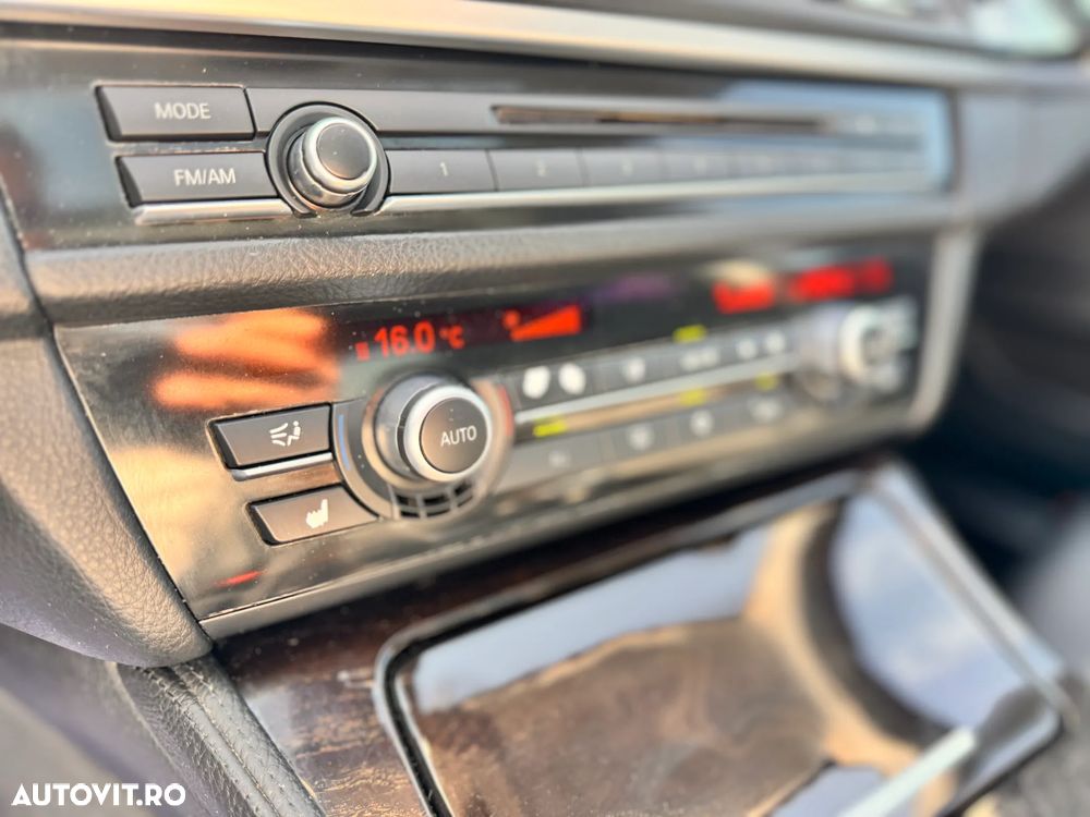 BMW Seria 5 520d Aut. - 32