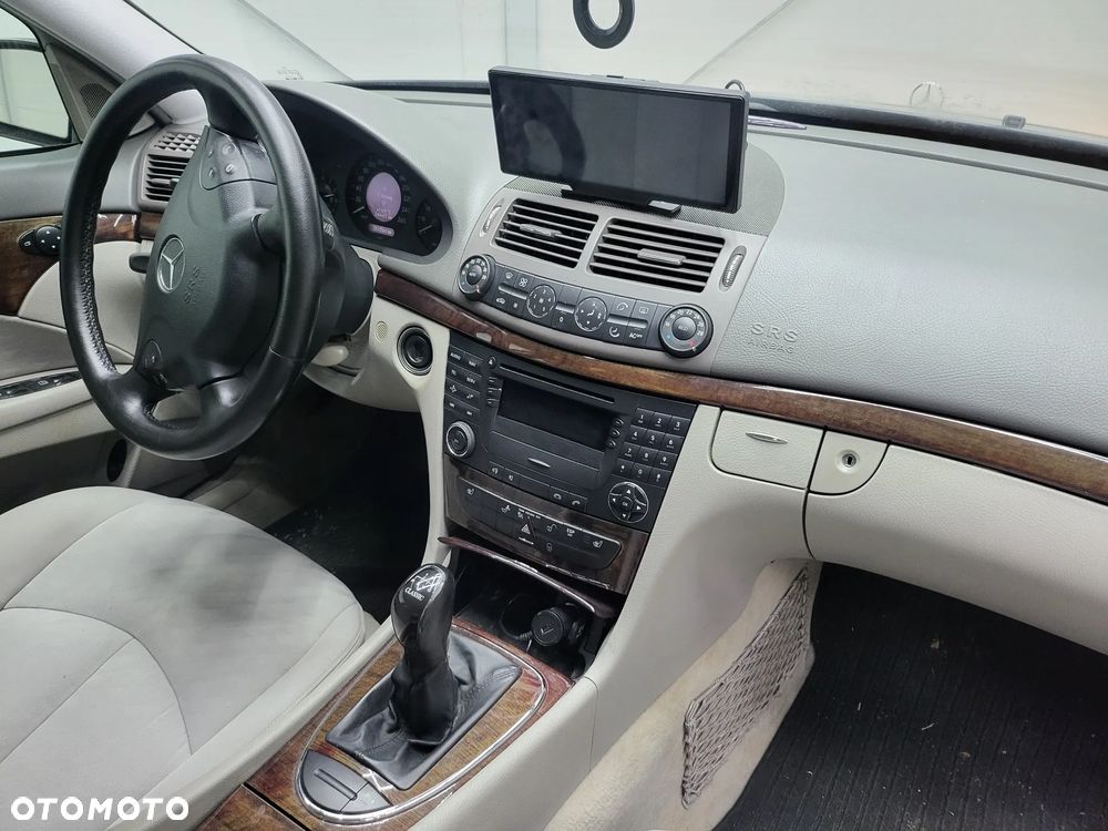 Mercedes-Benz Klasa E 200 Kompressor Classic Sport Edition - 4