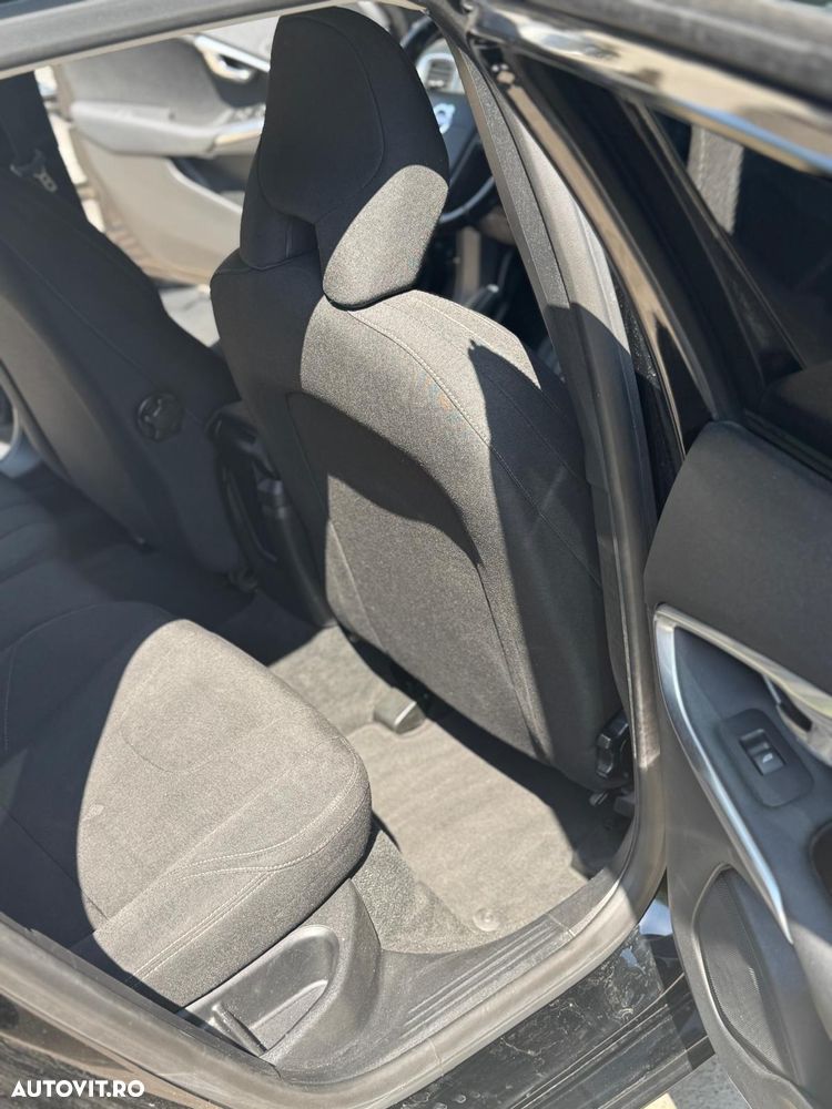 Volvo V40 T2 Momentum - 19