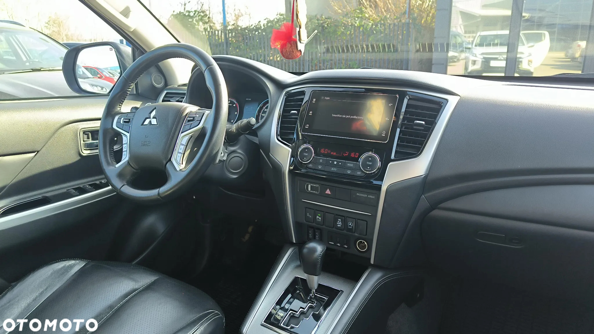 Mitsubishi L200 2.2 d DC Instyle Plus - 11