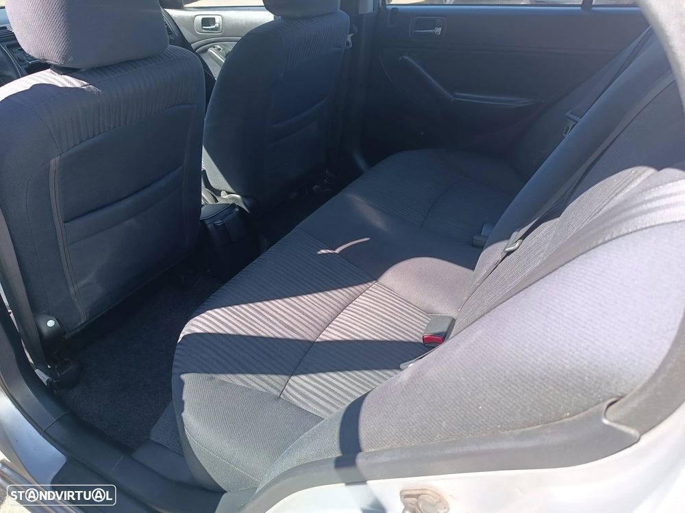 Honda Civic 1.6 ES - 12