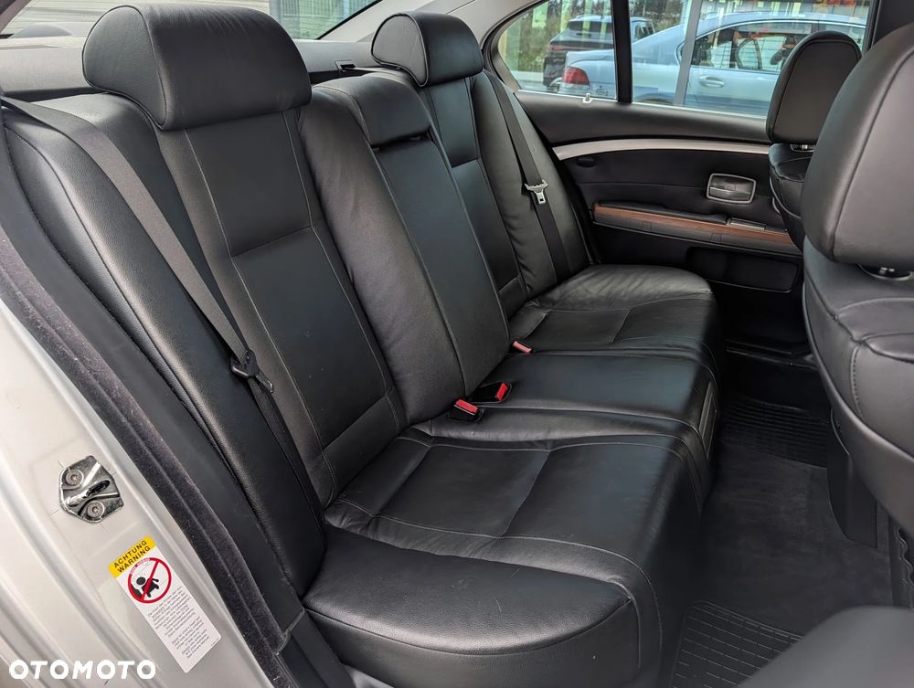 BMW Seria 7 740i - 17