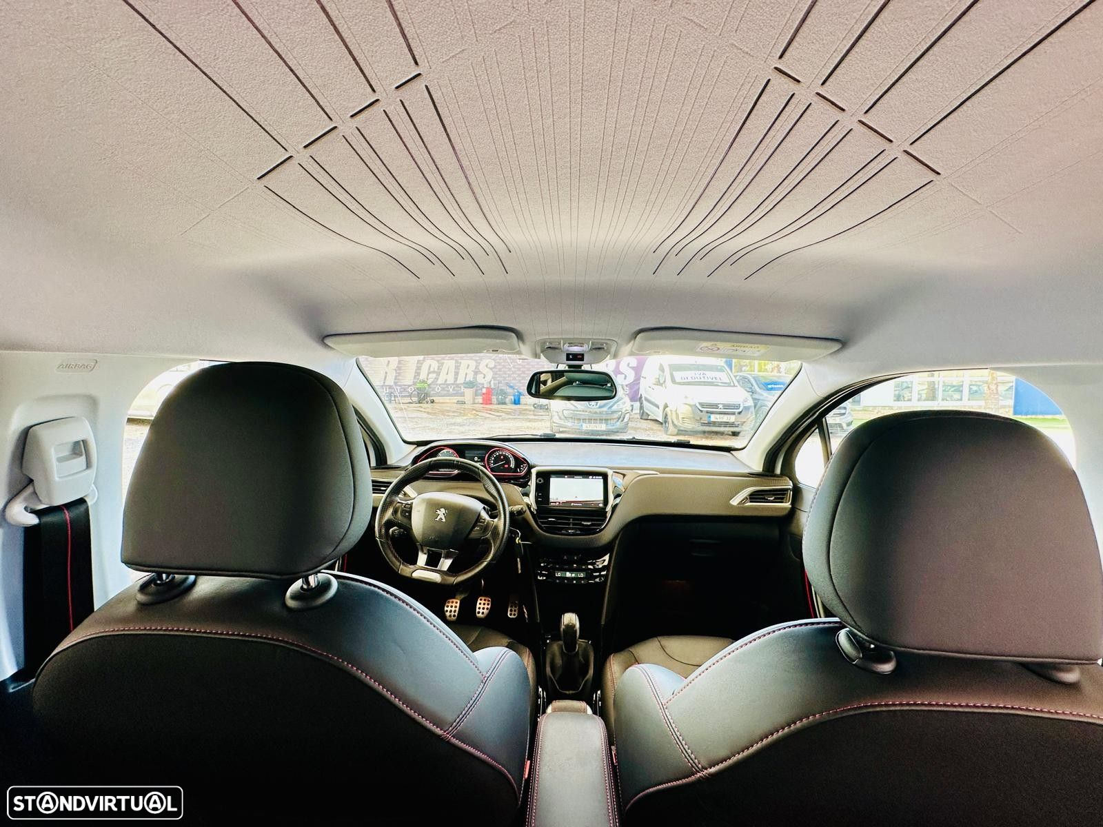 Peugeot 2008 1.2 PureTech GT Line - 28