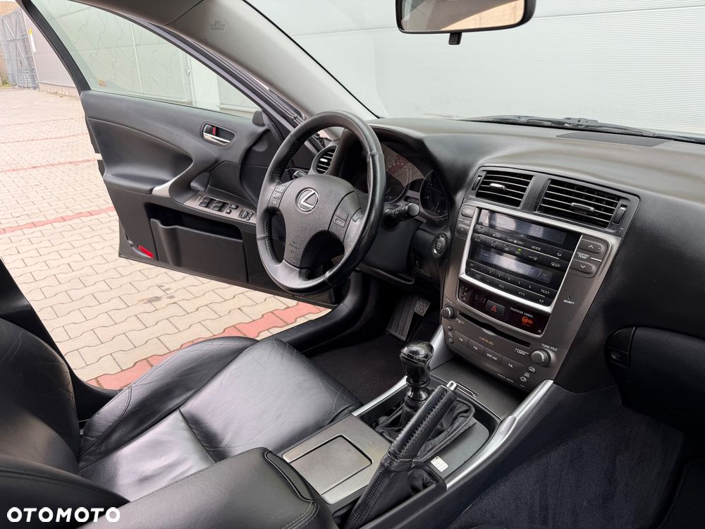 Lexus IS 220 D Comfort - 33