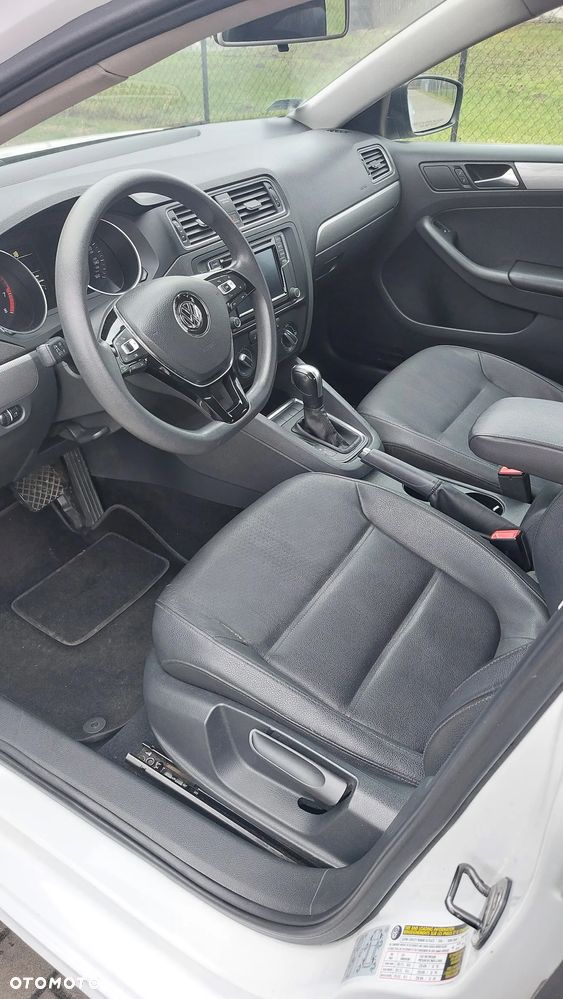 Volkswagen Jetta - 9