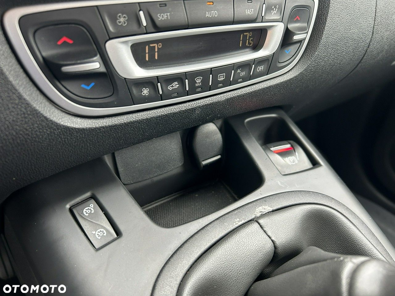 Renault Grand Scenic - 16