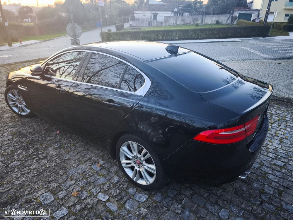 Jaguar XE 2.0 D Prestige Aut. - 2