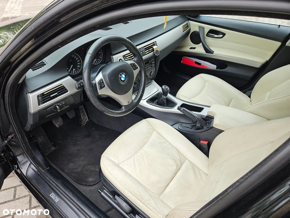 BMW Seria 3 320i - 9