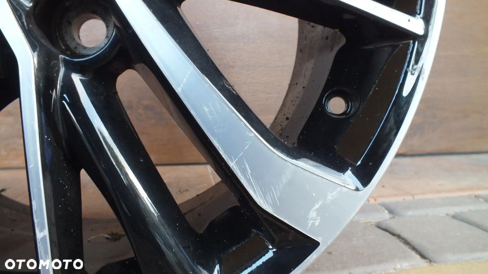 Felga aluminiowa 17 x7 Toyota Avensis - 2
