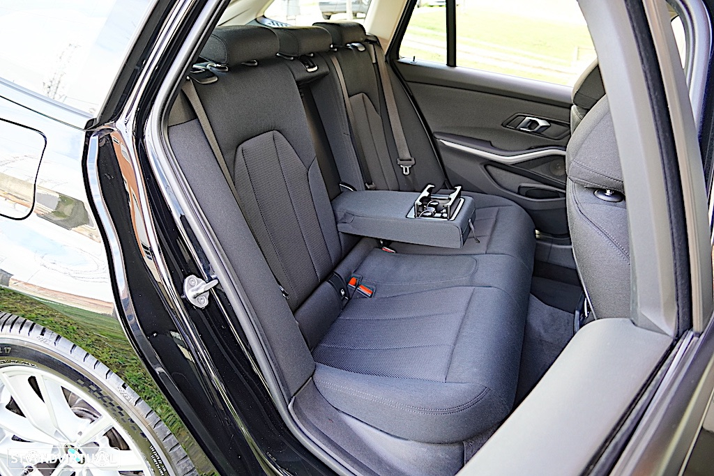 BMW 318 d Touring Auto - 23
