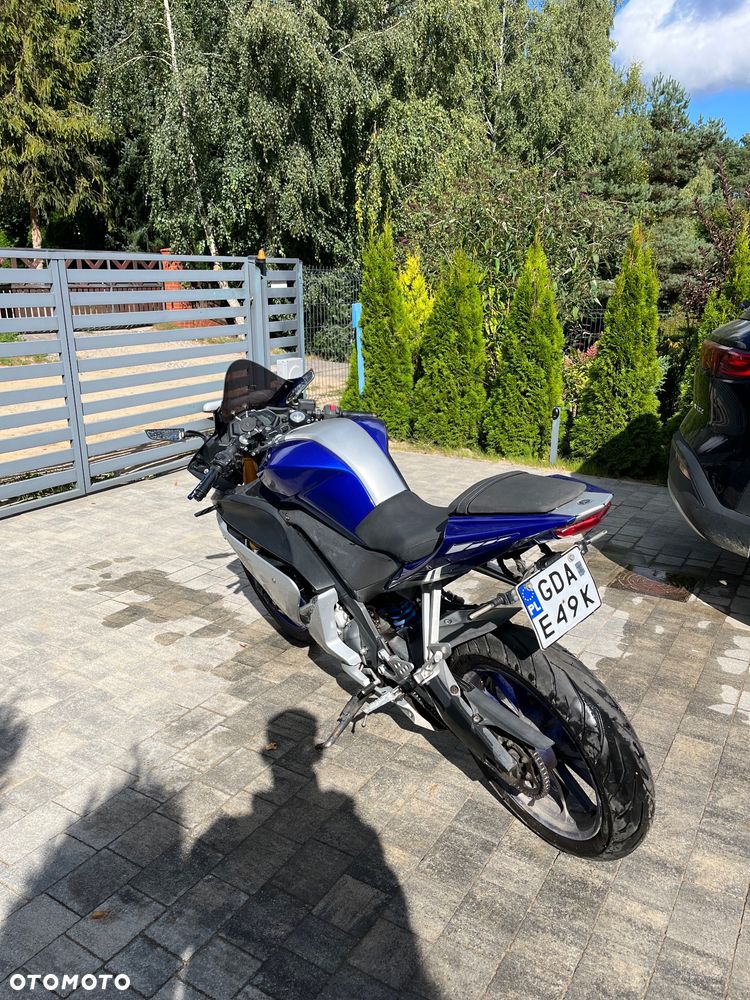 Yamaha YZF - 4