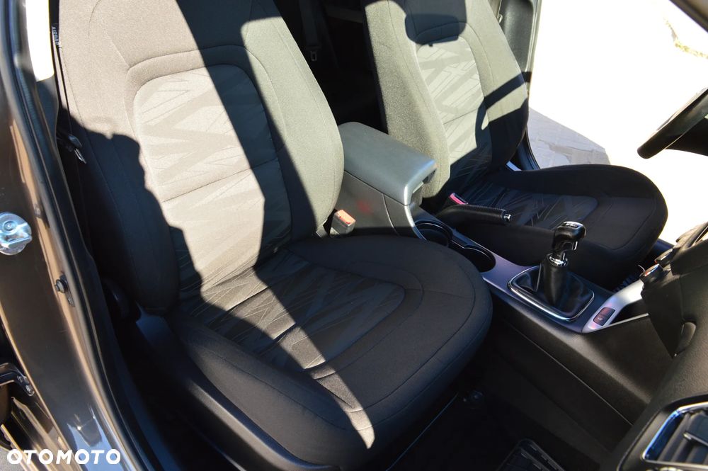 Kia Ceed 1.6 GDI Dream Team Edition - 23