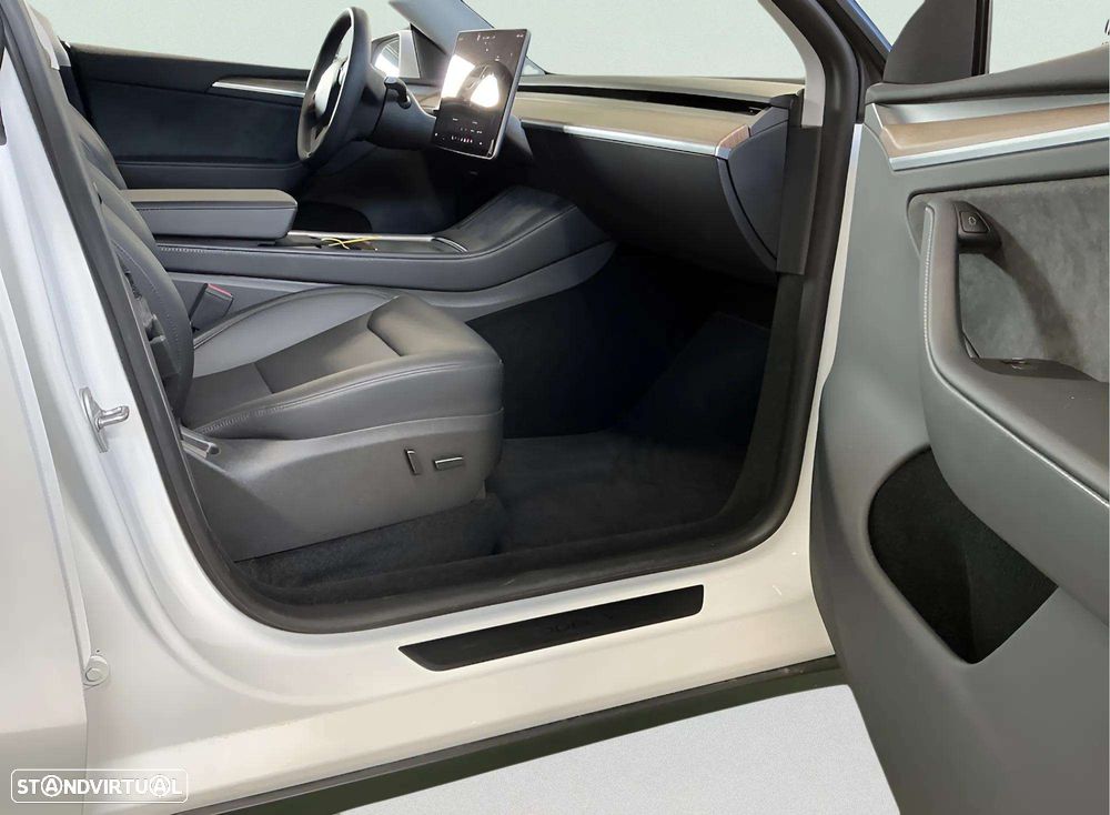 Tesla Model Y RWD - 9
