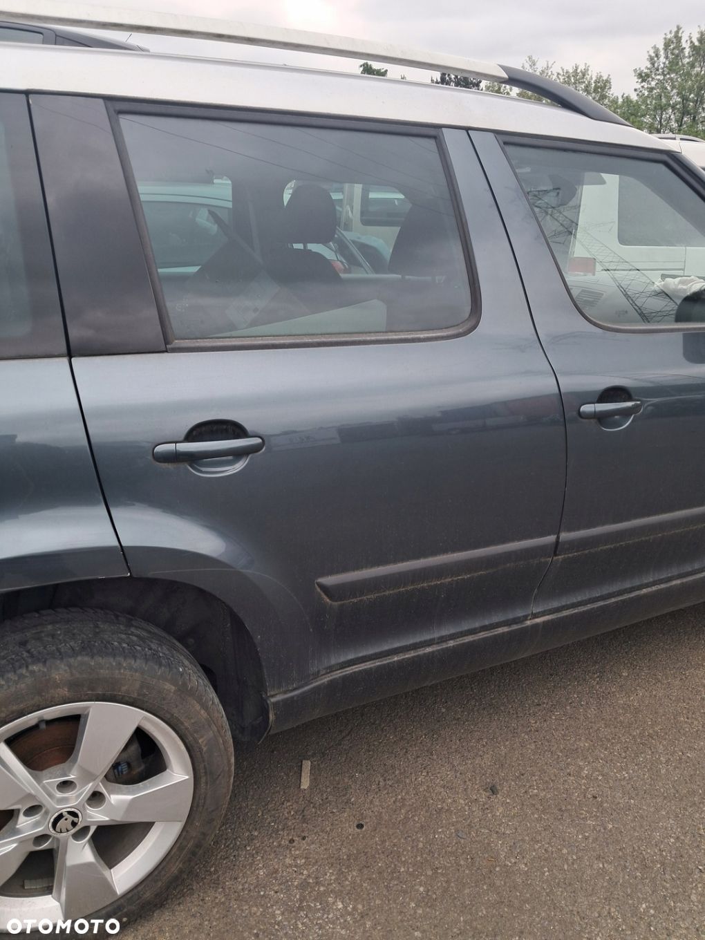 Skoda Yeti 5L Drzwi prawy tył LF7Y - 1