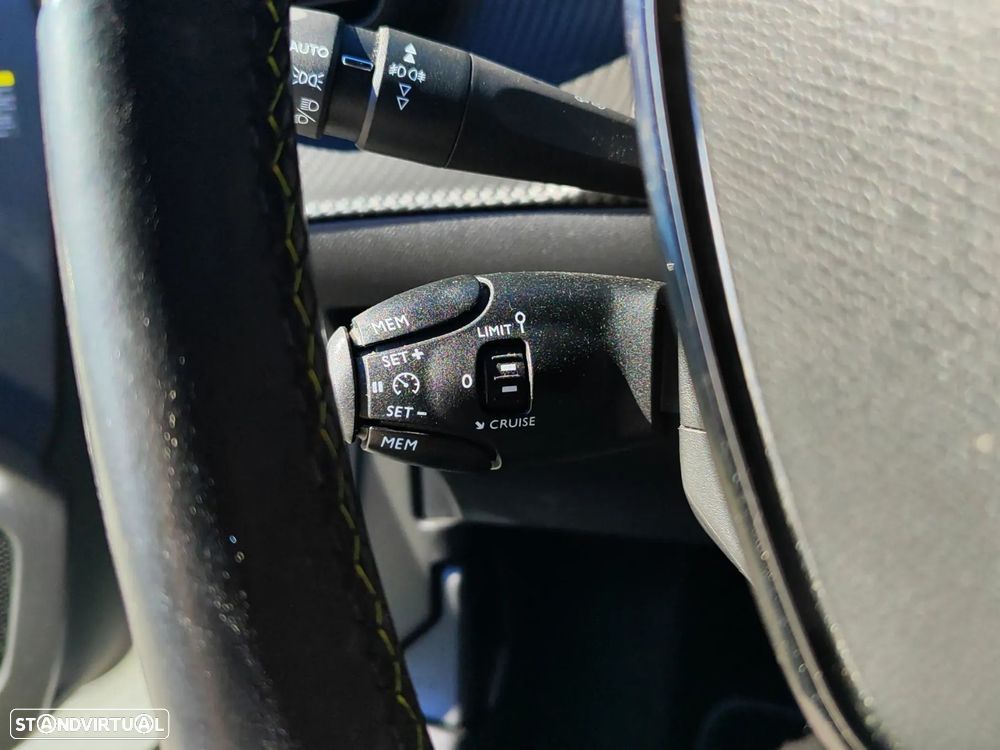 Peugeot e-2008 50 kWh GT - 26