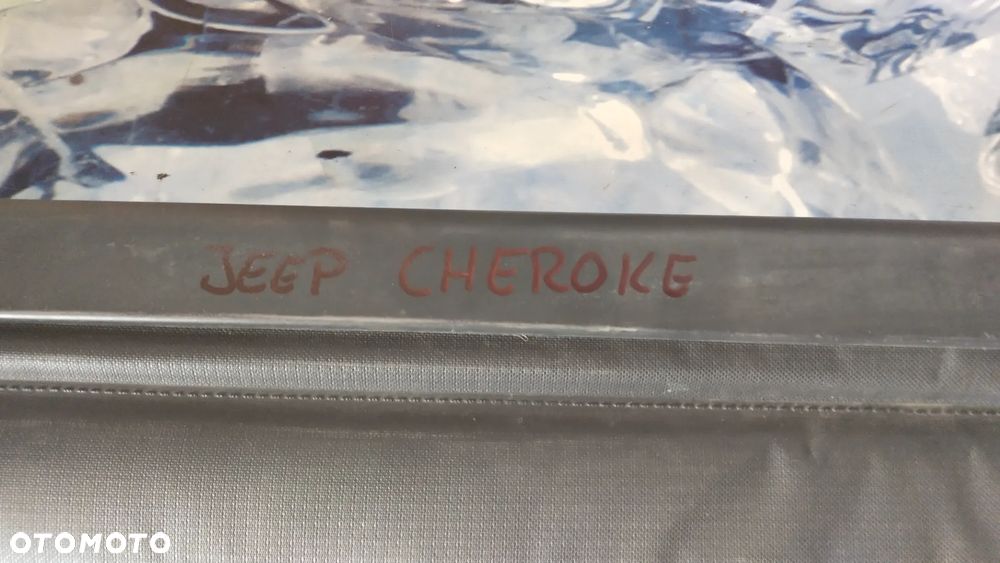 Jeep Cherokee roleta bagażnika - 2