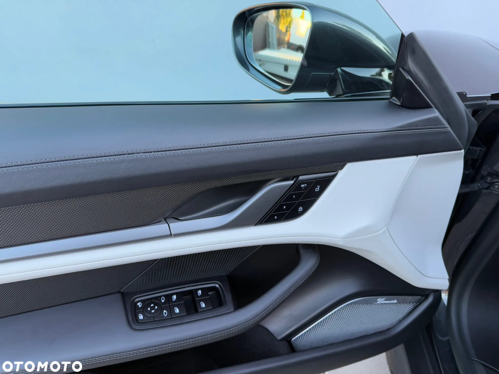 Porsche Taycan Turbo S Cross Turismo - 24