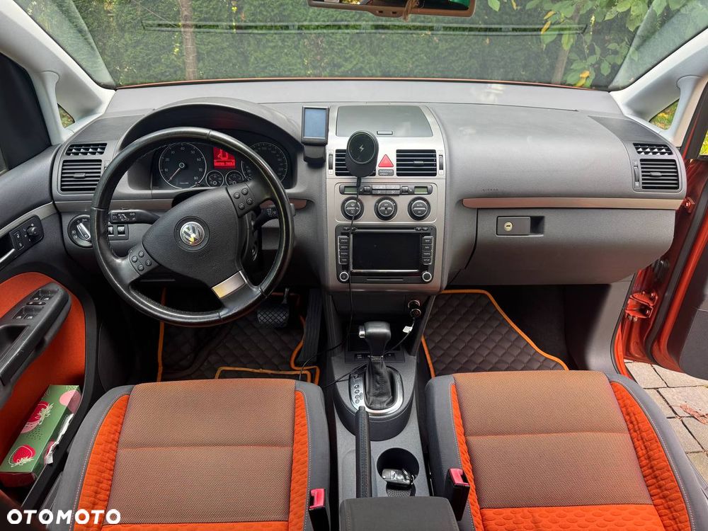 Volkswagen Touran 1.4 TSI Cross DSG - 14