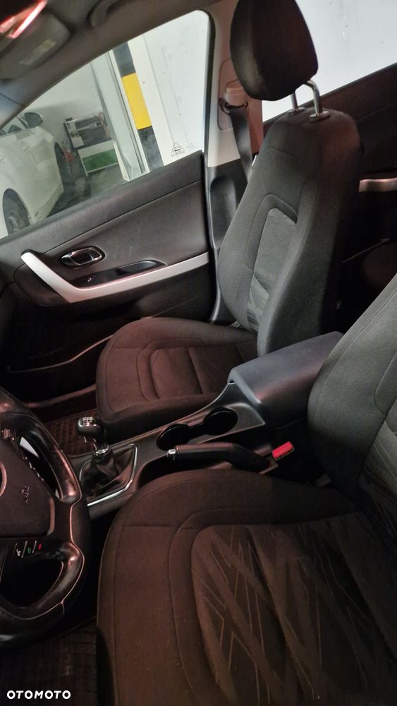 Kia Ceed - 9
