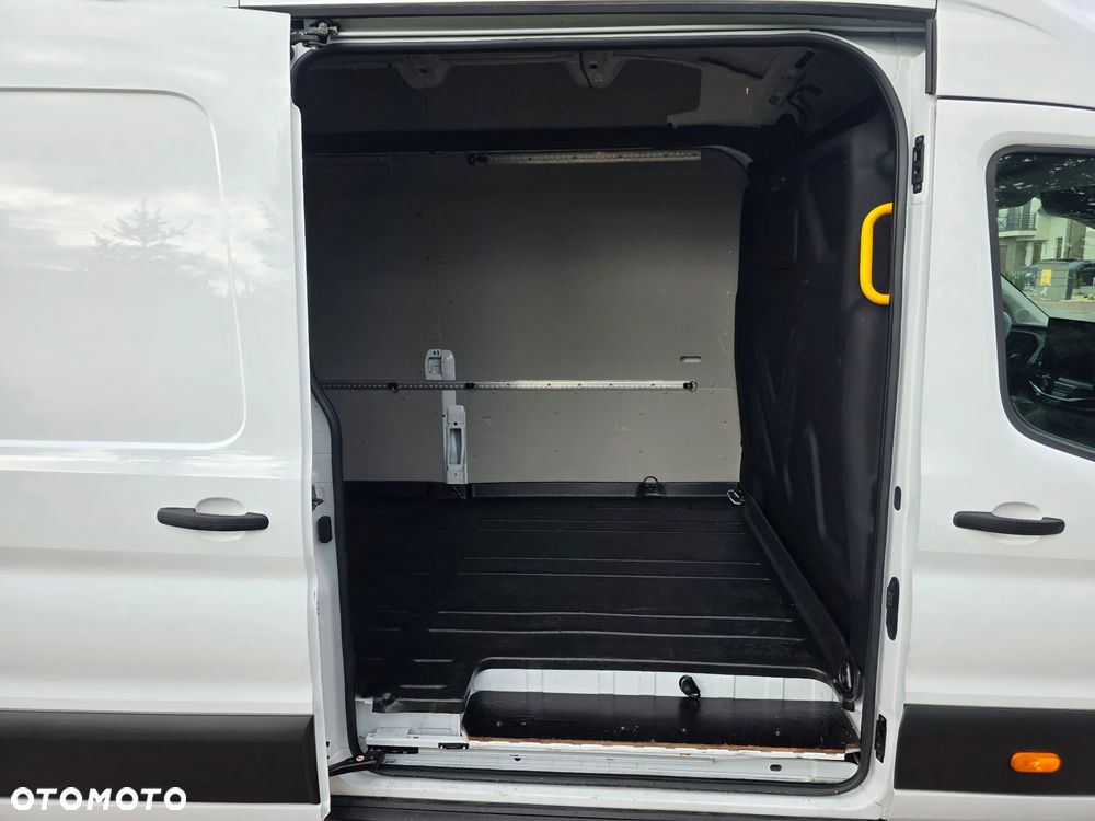 Ford Transit L4 RWD Trend - 17