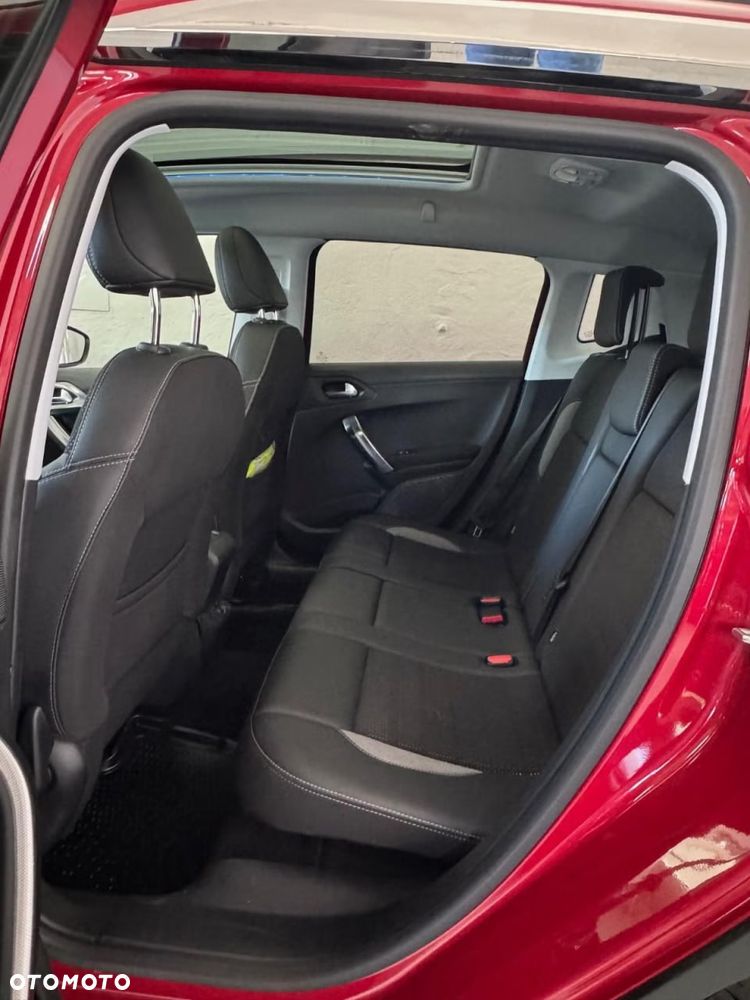 Peugeot 2008 1.2 Pure Tech Allure S&S EAT6 - 26