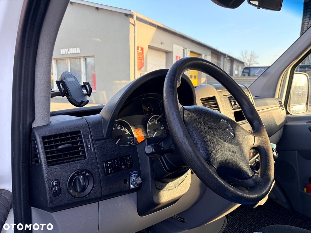 Mercedes-Benz 513 - 30