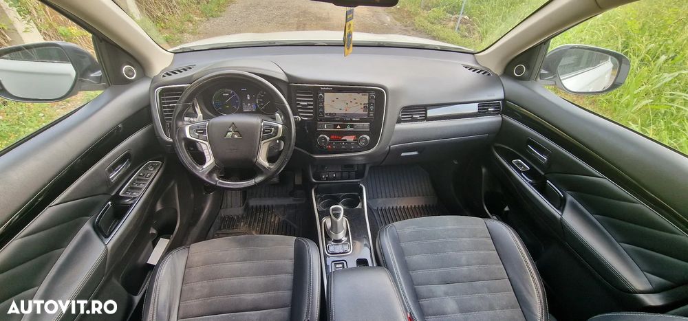 Mitsubishi Outlander PHEV 2.4 L 4X4 Instyle+ - 5