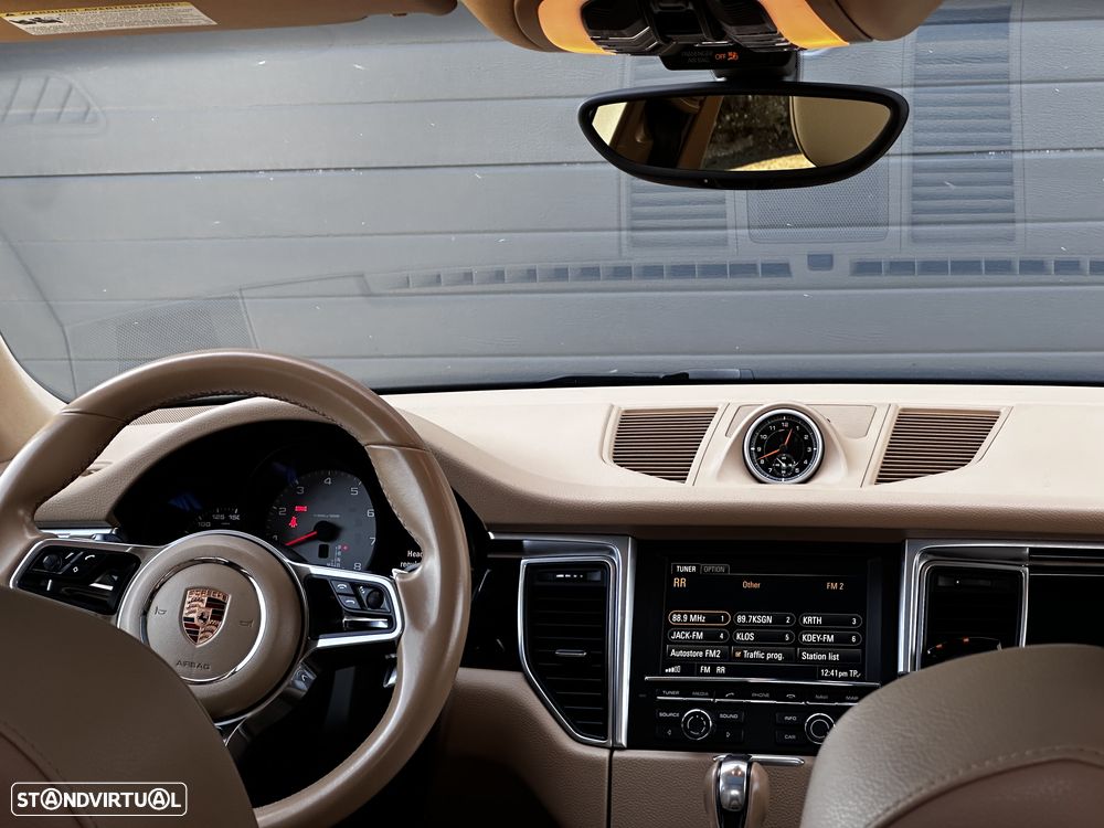Porsche Macan S - 40